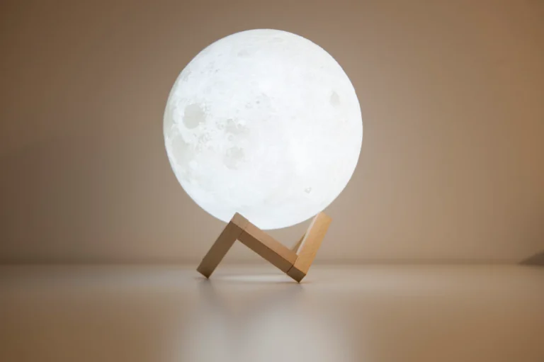 5 Reasons Why Moon Lamp Makes the Perfect Gift for Dear Ones